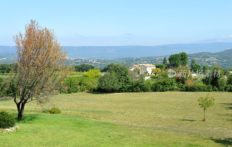 Le Luberon:靠近Lacoste和Bonnieux